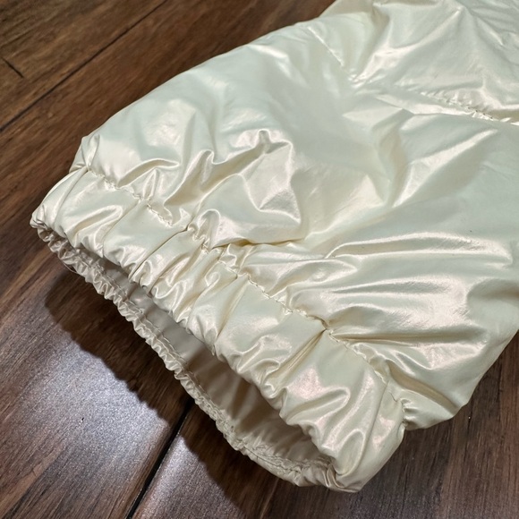 Levis Women's XL Shinny Ivory Puffer Jacket Sherpa
Lined Hooded Genuine Red Tab - Picture 11 of 13